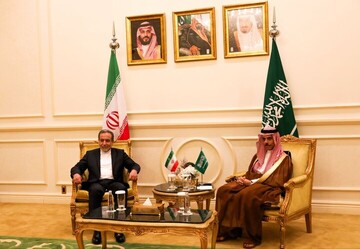 Iran, S Arabia FMs stress expanding mutual ties in all fields