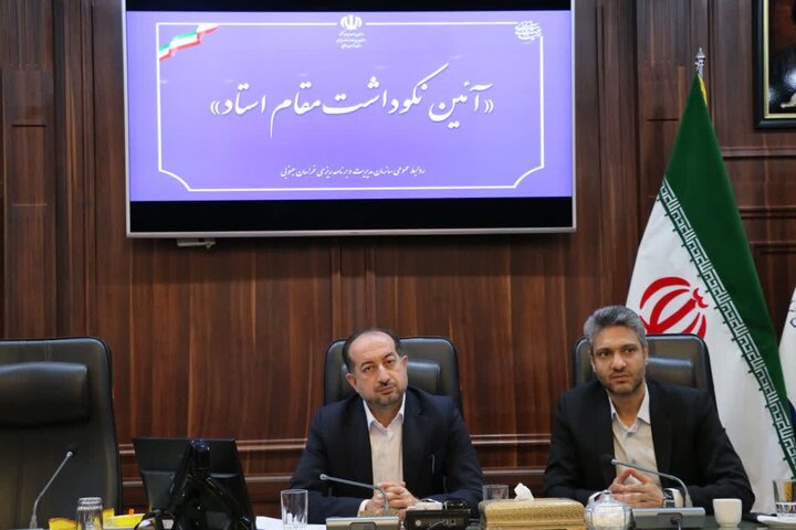 تأکید بر نقش آموزش و نیروی انسانی در توسعه پایدار تأکید بر نقش آموزش و نیروی انسانی در توسعه پایدار