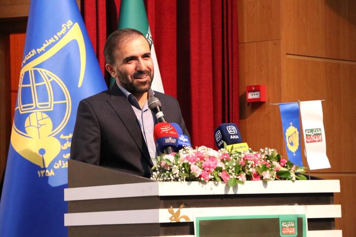 مدرسه انقلاب، حاصل فعالیت گروهی دانش آموزان است