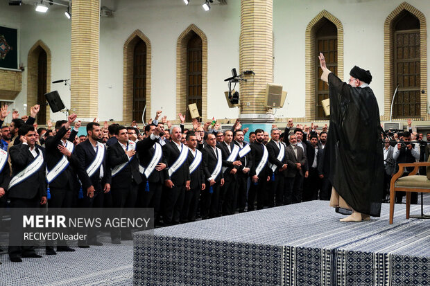 دیدار هزاران نفر از کارگران سراسر کشور با رهبر معظم انقلاب اسلامی
