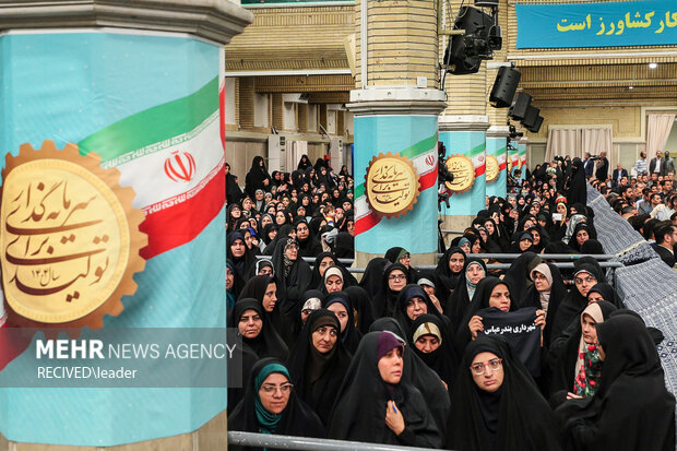 دیدار هزاران نفر از کارگران سراسر کشور با رهبر معظم انقلاب اسلامی