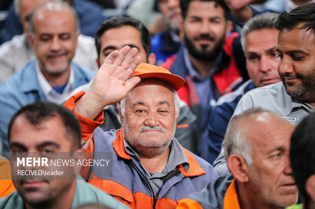 دیدار هزاران نفر از کارگران سراسر کشور با رهبر معظم انقلاب اسلامی