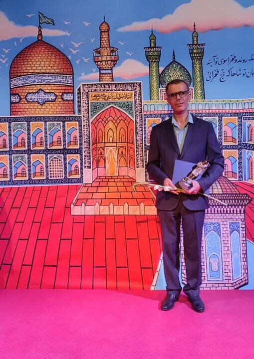 هنرمند لرستانی برگزیده بیستمین جشنواره ملی خوشنویسی رضوی شد