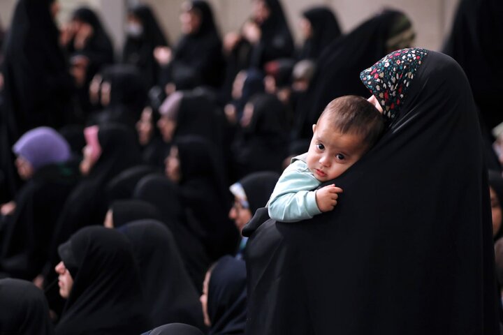 لقاء آلاف العمال من انحاء ايران مع قائد الثورة الاسلامية