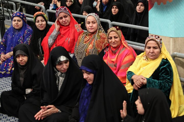 لقاء آلاف العمال من انحاء ايران مع قائد الثورة الاسلامية