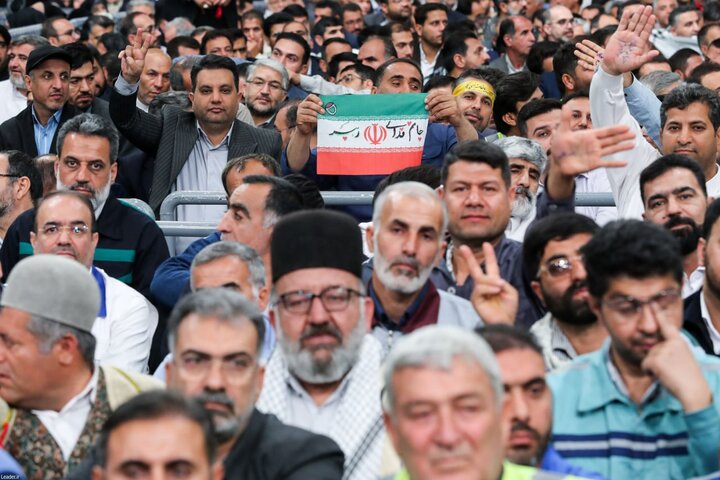 لقاء آلاف العمال من انحاء ايران مع قائد الثورة الاسلامية