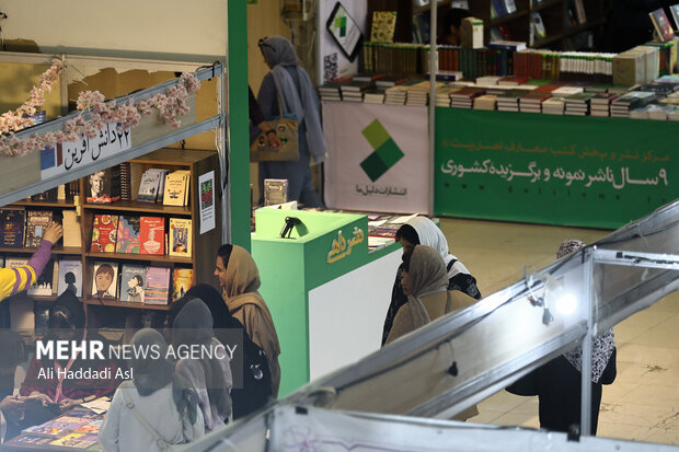 چهارمین روز سی و ششمین نمایشگاه کتاب تهران