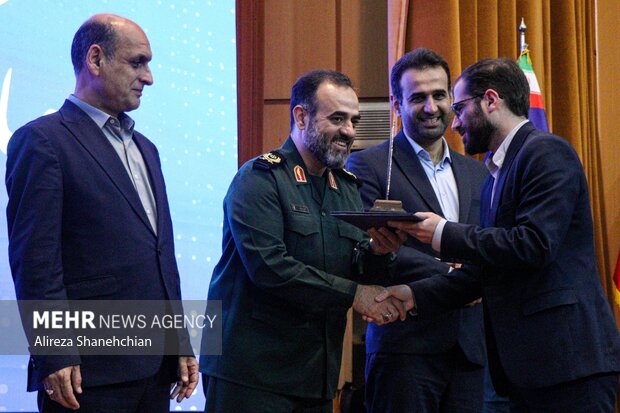 همایش طلایه داران اقتصاد مقاومتی در گیلان