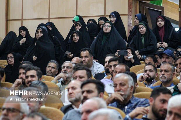همایش طلایه داران اقتصاد مقاومتی در گیلان