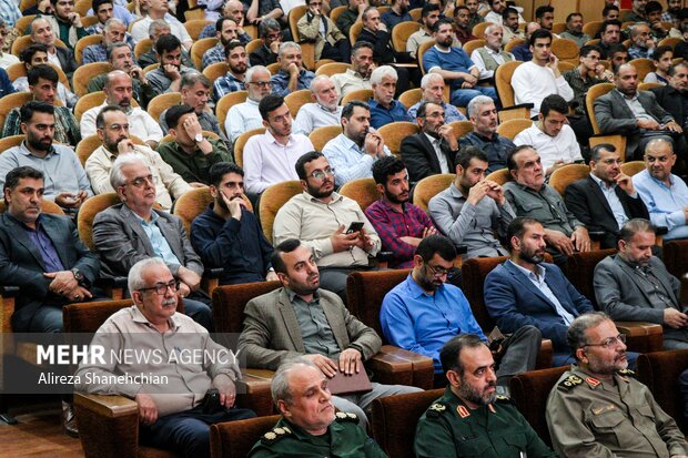 همایش طلایه داران اقتصاد مقاومتی در گیلان