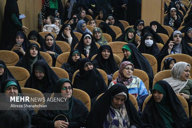 همایش طلایه داران اقتصاد مقاومتی در گیلان