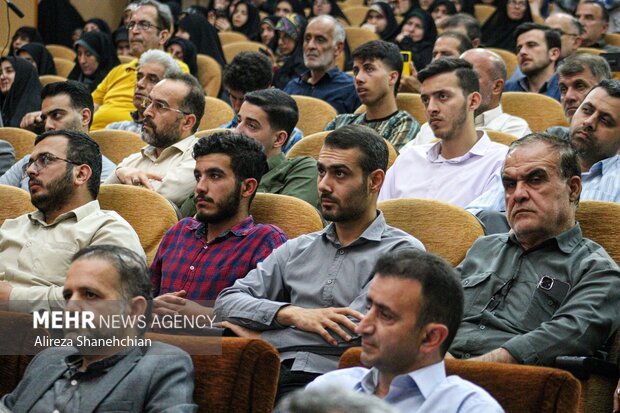 همایش طلایه داران اقتصاد مقاومتی در گیلان