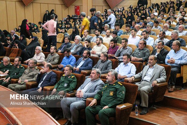 همایش طلایه داران اقتصاد مقاومتی در گیلان