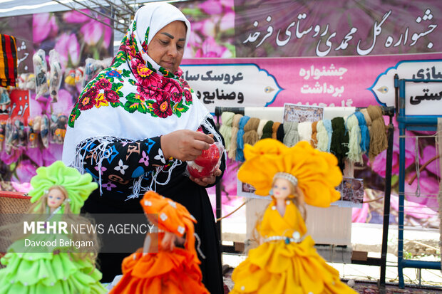 دهمین جشنواره گل محمدی در مشهد