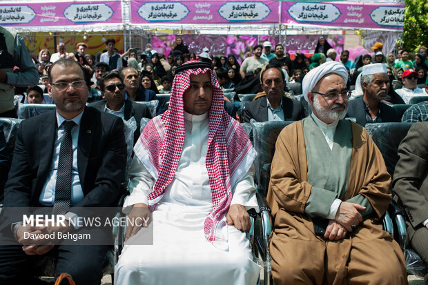 دهمین جشنواره گل محمدی در مشهد