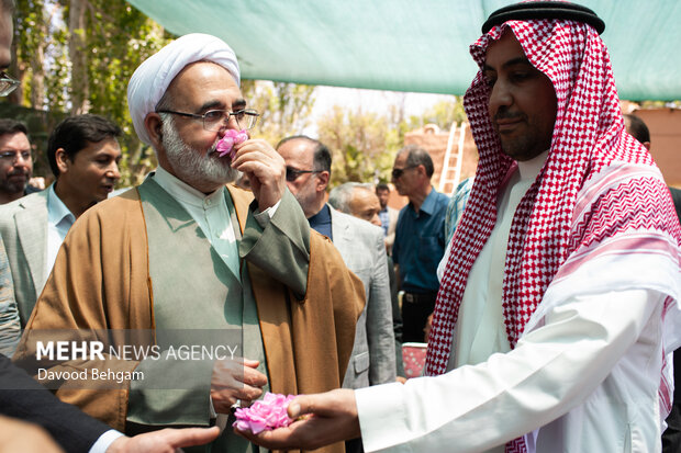 دهمین جشنواره گل محمدی در مشهد