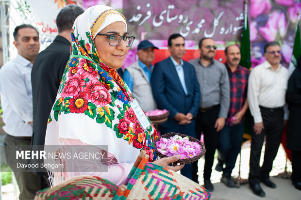 دهمین جشنواره گل محمدی در مشهد