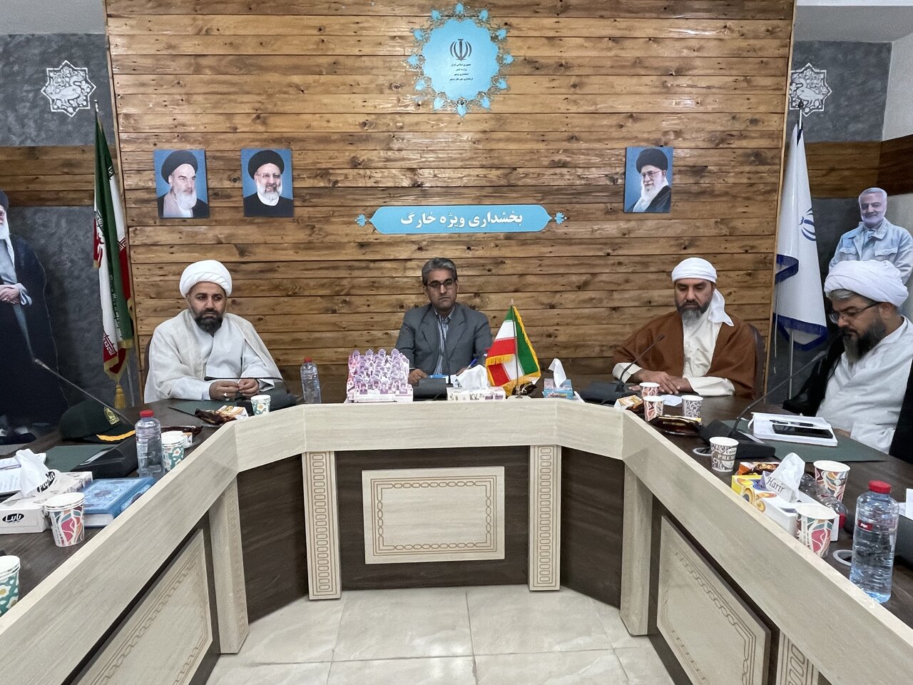 خارگ،جزيره،وفاق،خرداد،خدمت،تأكيد،دولت،بخشدار،شهداي،سالگرد،اولويت