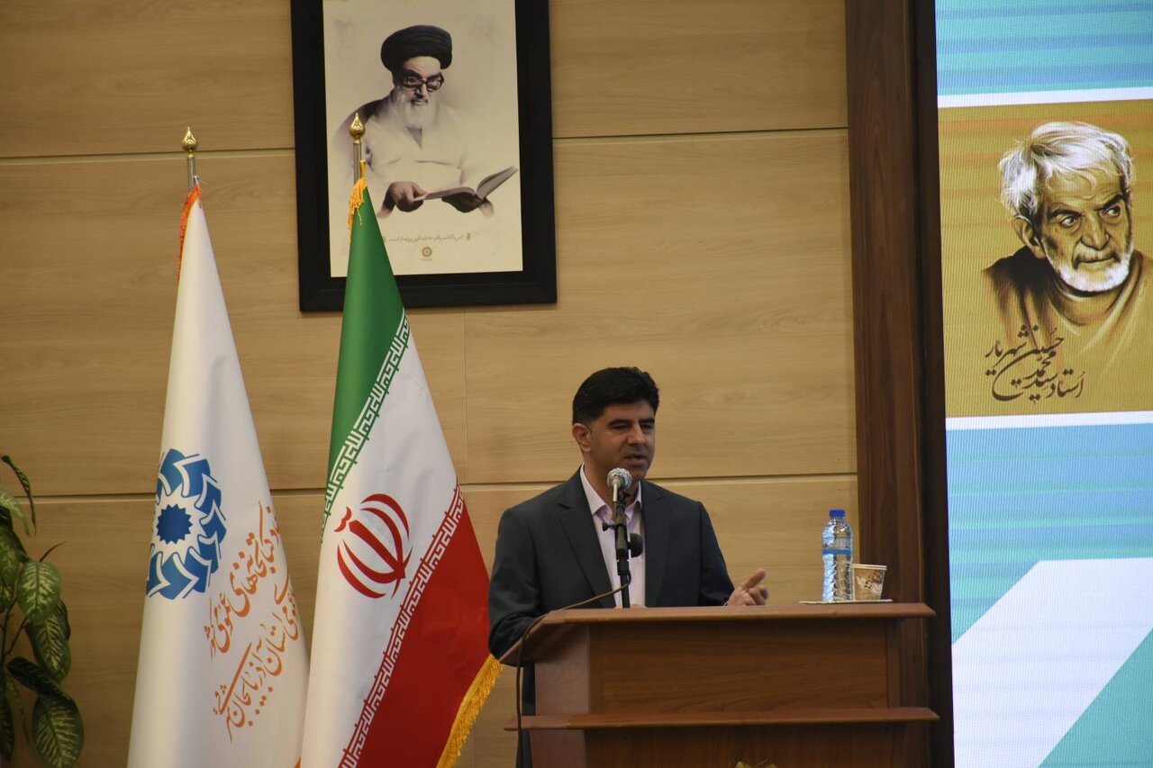 نسخه بریل کتاب «غزلیات شهریار» در تبریز رونمایی شد