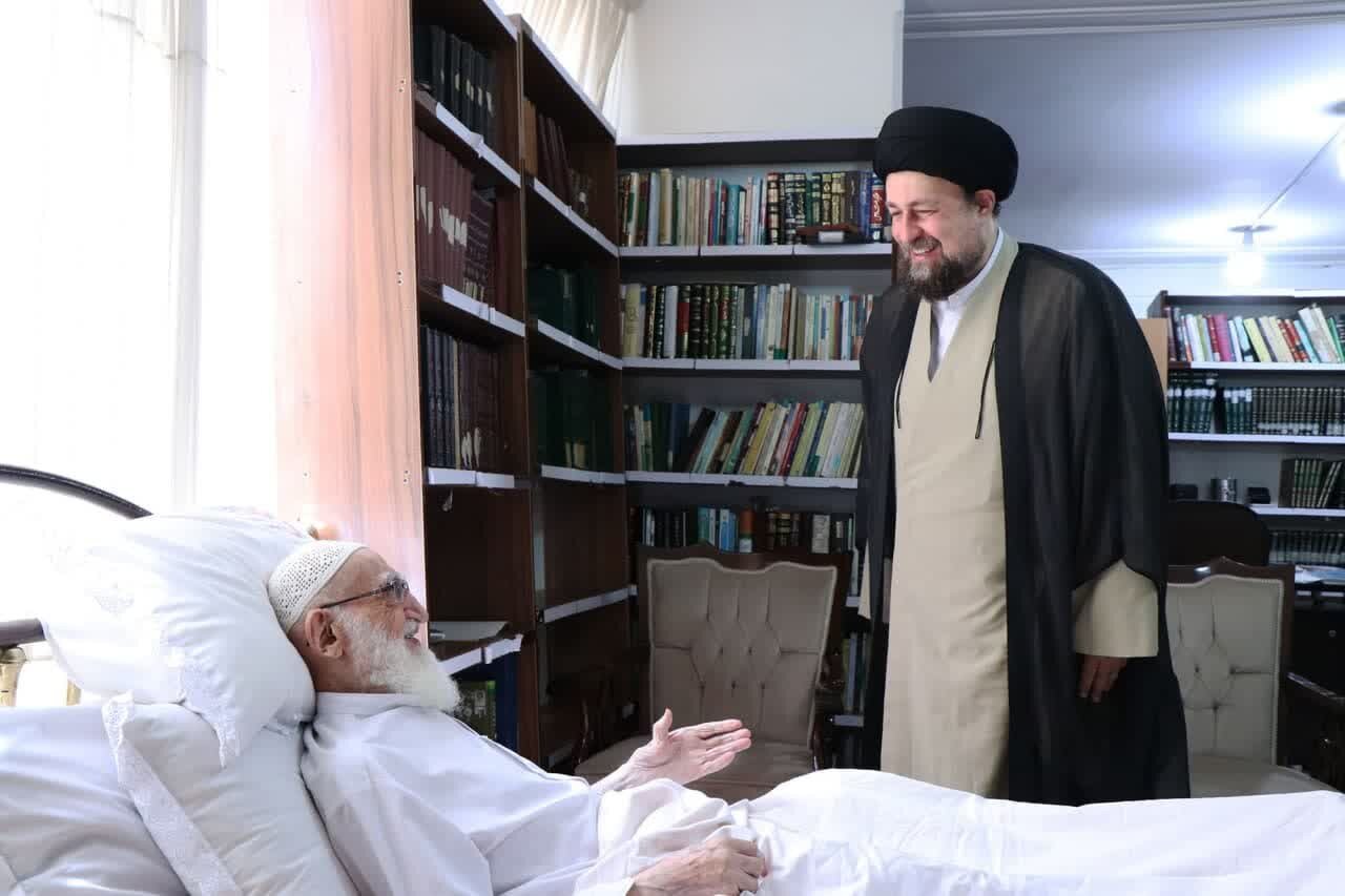 عیادت حجت الاسلام سید حسن خمینی از آیت‌الله نوری همدانی در قم