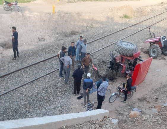 تصادف خطرناک تراکتور با قطار در گنداب علیا