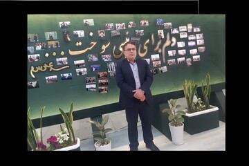 بازدید قائم مقام نمایشگاه کتاب از غرفه شهید رئیسی