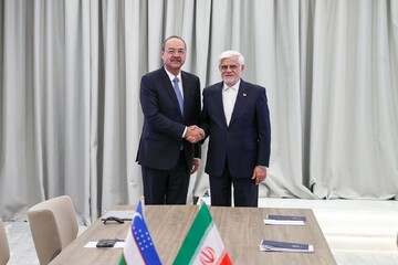 النائب الاول للرئيس الايراني يستقبل رسميا رئيس وزراء أوزبكستان