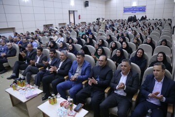 برگزاری اجلاسیه نماز دانش‌آموزی با تجلیل از فعالان این عرصه در سنندج