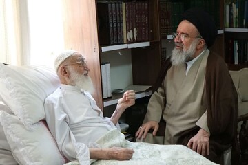 عیادت آیت الله خاتمی از آیت الله نوری همدانی