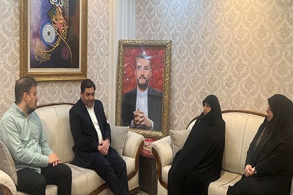 ادای احترام و تقدیر مخبر از خانواده شهید امیرعبداللهیان
