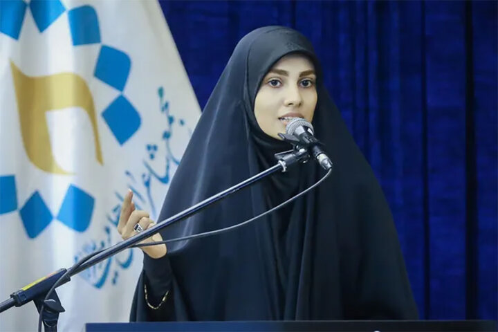 با «باغ کتاب» در نمایشگاه هستم؛ شعر شاعر چگونه خاک نخورد؟