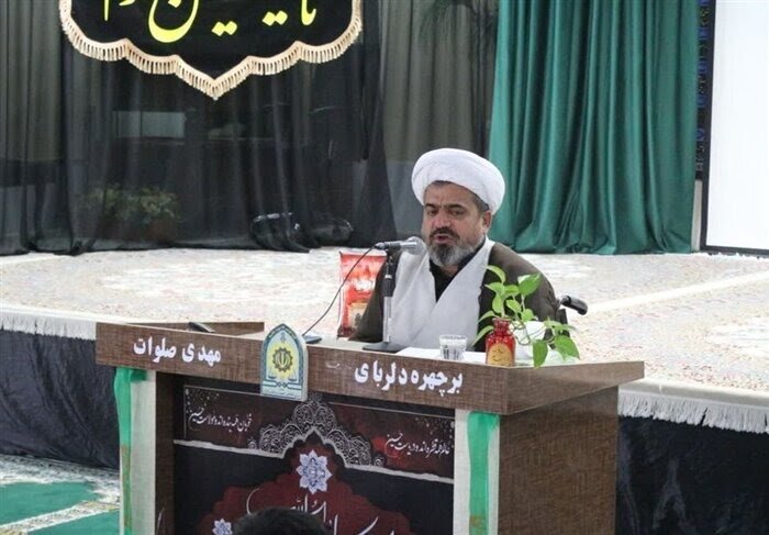 پلیس در تراز انقلاب باید خادم بیمنت مردم باشد