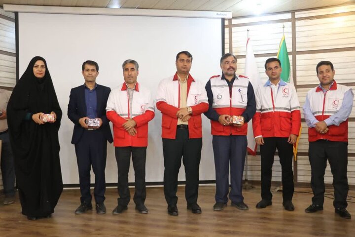 مربیان هلالاحمر استان بوشهر تجلیل شدند مربیان هلالاحمر استان بوشهر تجلیل شدند