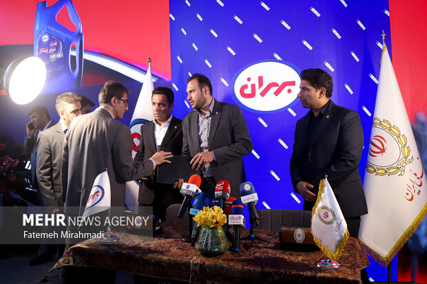 بازدید مدیرعامل بانک ملی از بیست و نهمین نمایشگاه بینالمللی نفت بازدید مدیرعامل بانک ملی از بیست و نهمین نمایشگاه بینالمللی نفت