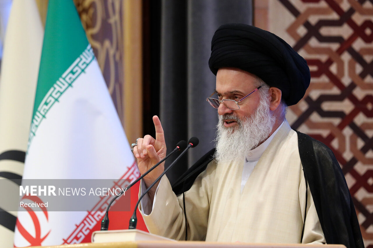 کشور با تدابیر رهبر معظم انقلاب از این بحران عبور خواهد کرد
