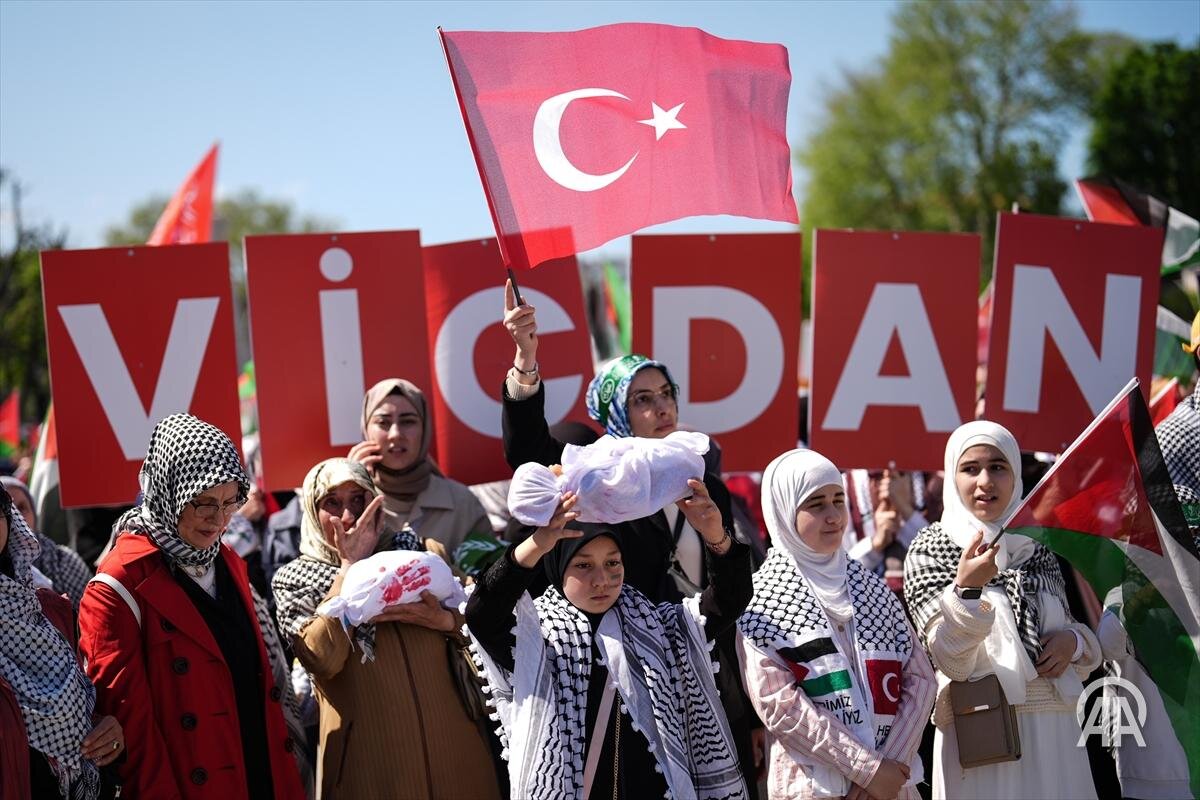 تجمع هزاران نفری مردم در استانبول در حمایت از غزه+ تصاویر