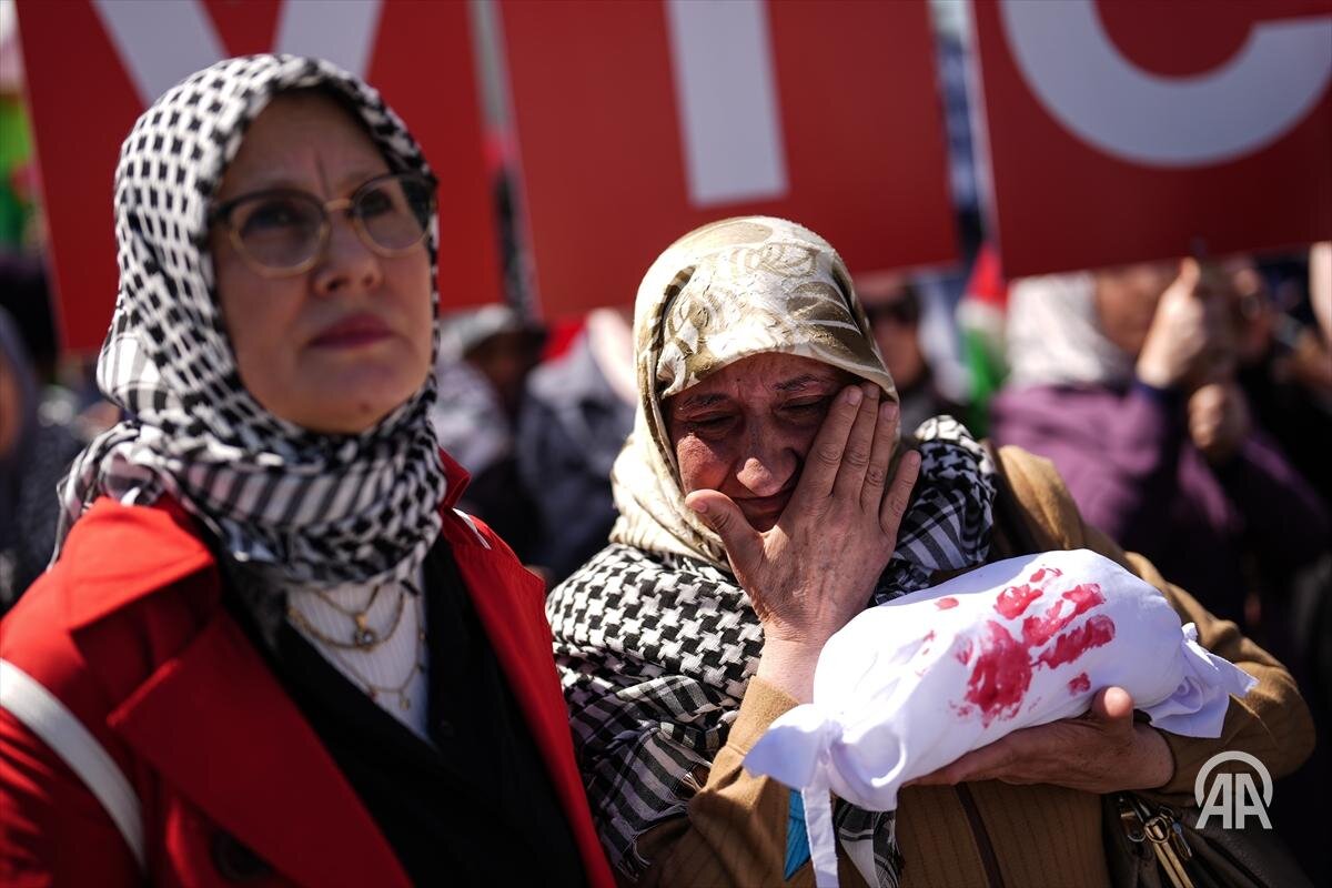 تجمع هزاران نفری مردم در استانبول در حمایت از غزه+ تصاویر