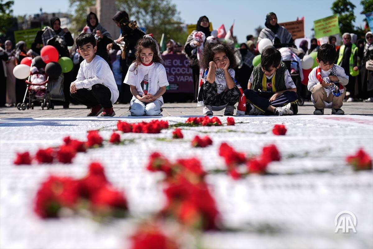 تجمع هزاران نفری مردم در استانبول در حمایت از غزه+ تصاویر