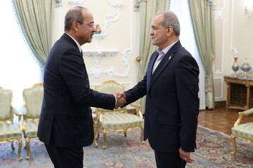 بالصور..الرئيس الايراني يستقبل رئيس وزراء أوزبكستان