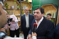 مخبر: ملت علی‌رغم داشتن انتقادات به‌حق اقتصادی، پای کار ایران ماندند