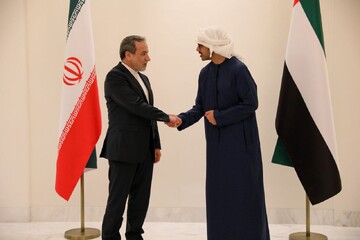 وزير الخارجية الايراني يلتقي نظيره الاماراتي