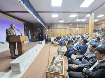 همه باید برای بهبود شرایط لرستان تلاش کنیم