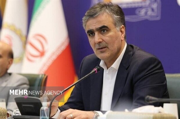 فرزین: شرکتهای زیرمجموعه بانکها، اقساطی فروخته میشوند