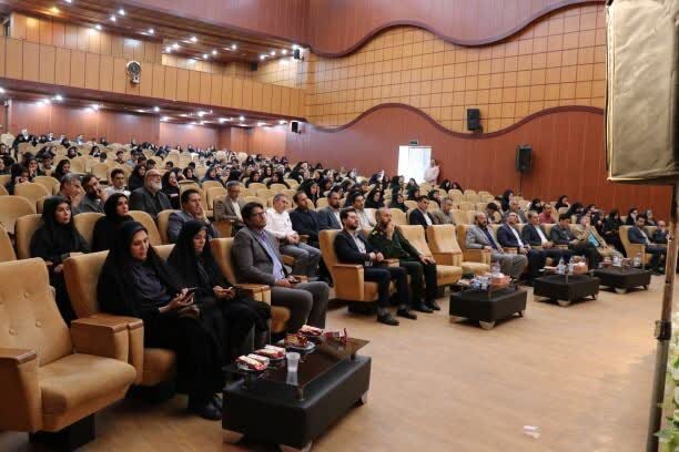 همایش «خانواده شاد» در خرمآباد برگزار شد