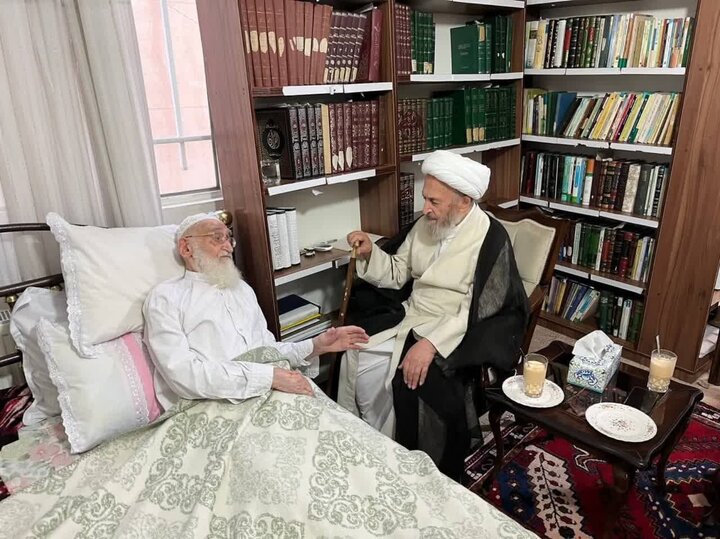 عیادت آیتالله سبحانی از آیتالله نوری همدانی در قم عیادت آیتالله سبحانی از آیتالله نوری همدانی در قم