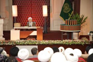 اهدای تفسیر تسنیم به آستان مقدس علوی توسط آیت‌الله جوادی آملی