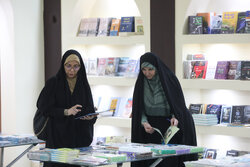 تکرار شعار نمایشگاه کتاب قابل نقد است/ «ایران» جان تازه‌ای به آن بخشید
