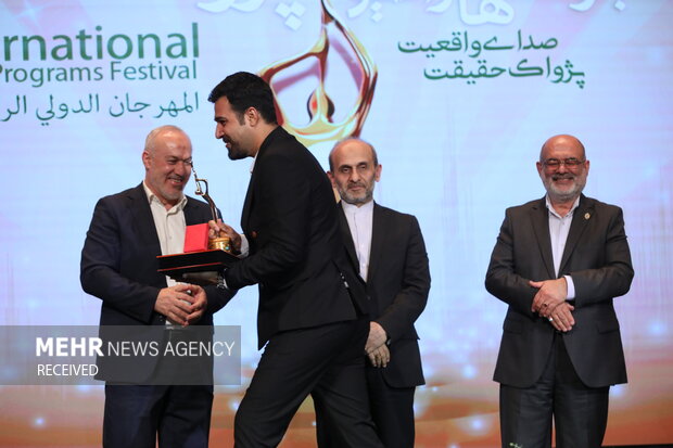 ستاره‌های پژواک در آسمان رادیو