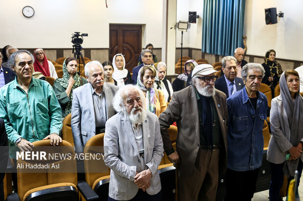 آئین پاسداشت و تکریم هنرمندان پیشکسوت متولد اردیبهشت ماه