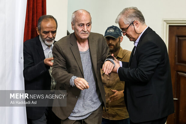 آئین پاسداشت و تکریم هنرمندان پیشکسوت متولد اردیبهشت ماه